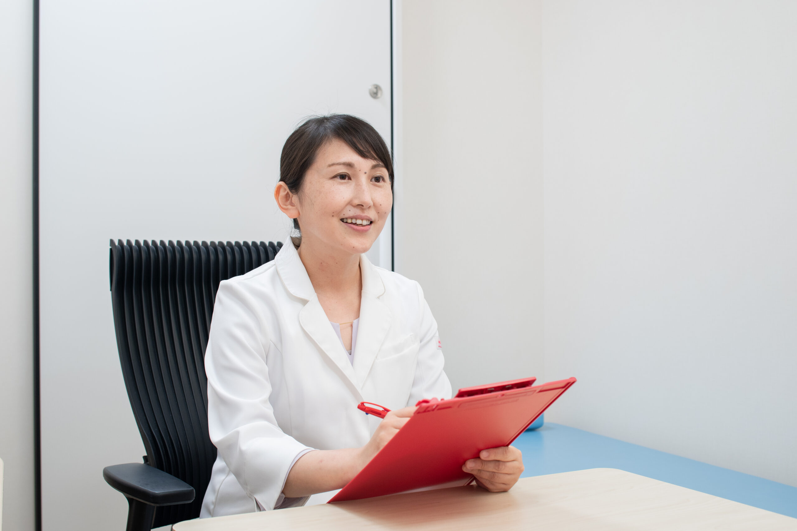 当クリニックもの忘れ外来では最新検査システム（SHINRI-ADAS)を導入し